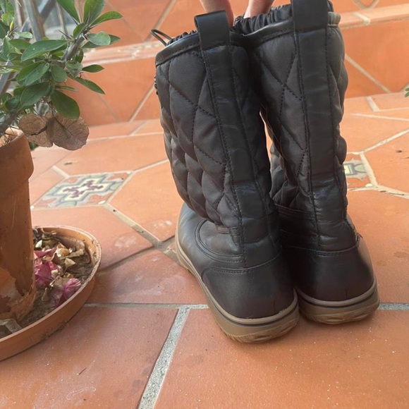 Have only ever just been tried on. Brand new just no tags. Authentic coach boots - Picture 3 of 4